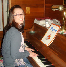 Piano lessons for beginners from piano teacher Nichelle Briggs, serving Langley, Vancouver, Surrey, Delta, Coquitlam, Maple Ridge, Fraser Valley and more